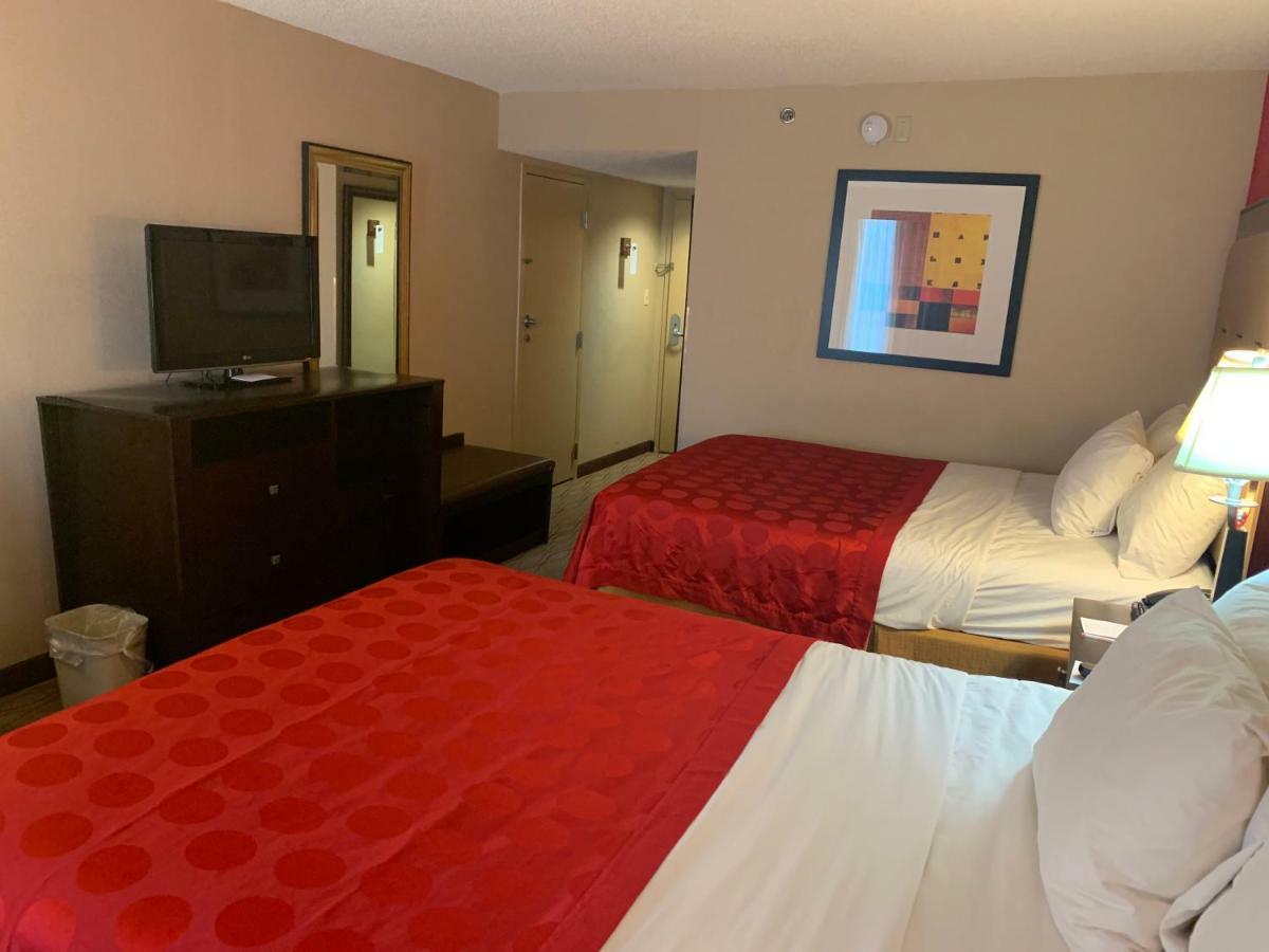 Ramada By Wyndham Gainesville Exterior photo